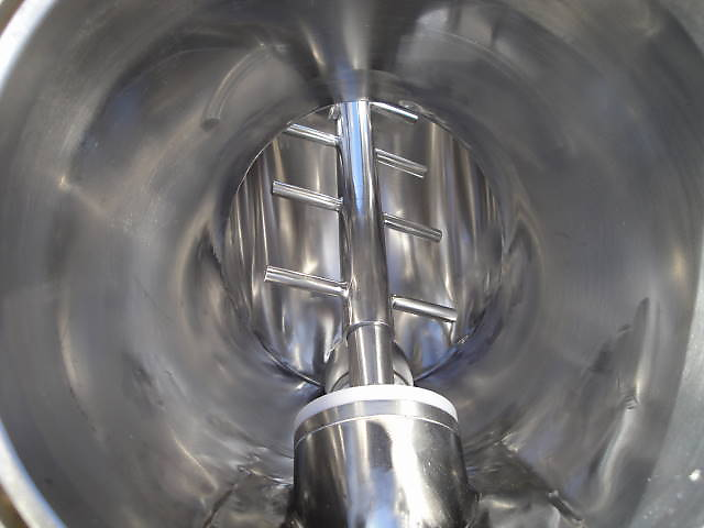 V-blender for solid pharmaceuticals manufacturing